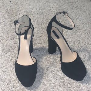 Closed Toe Chunk Heel